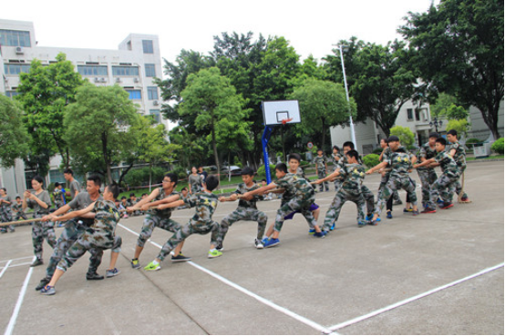 如何通过百炼变成钢-广东亮剑军事夏令营